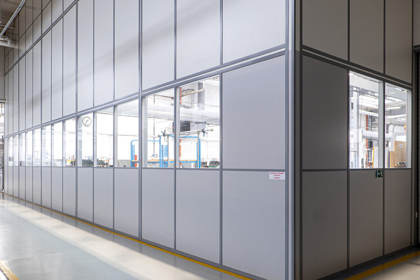 plnostěnná montovaná vestavba do hal MODULAR perfektně odhluční
