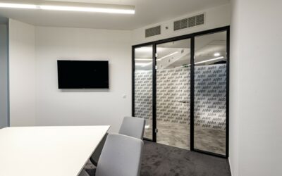 dveře a okolí za pomoci příčky ELEMENT dodají modernost a unikátnost