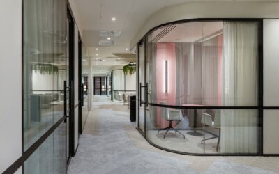 použití klidných neutrálních barev s černou, dodá kanceláři eleganci